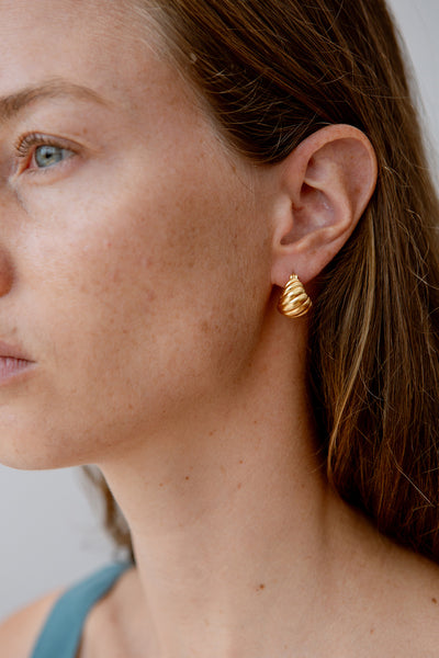 PRE-ORDER: VENUS GOLD HINGED HOOP EARRINGS
