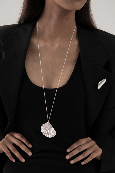 LOVE SHELL NECKLACE SILVER