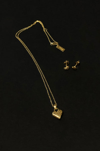 PETITE WAVY HEART NECKLACE AND MINI STUD EARRINGS SET
