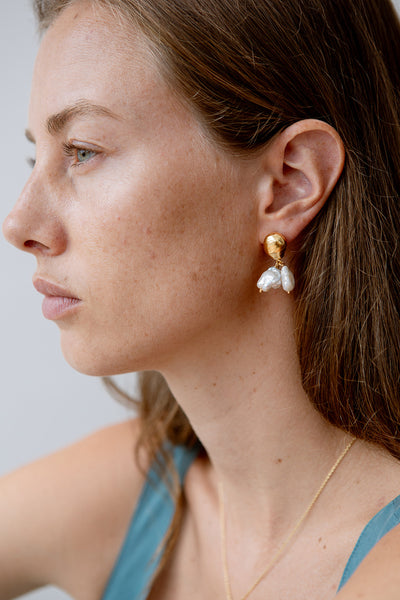 GOLD PEARL DROP EARRINGS