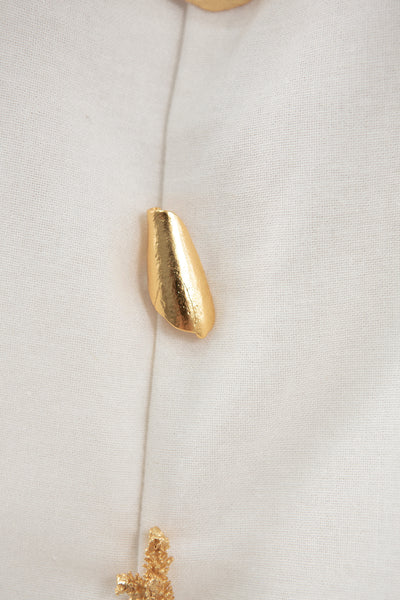 THE SEEKER SHELL BROOCH GOLD