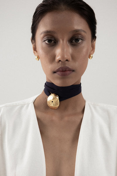 THE SEER GOLD SHELL SILK NECKLACE