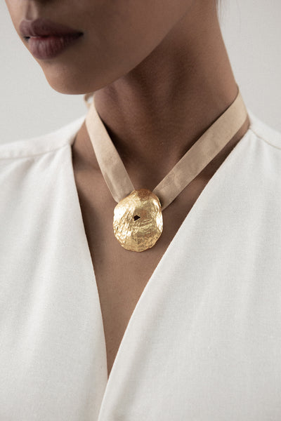 THE SEER GOLD SHELL SILK NECKLACE