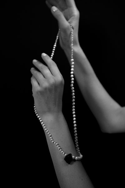 OBSIDIAN PEARL LONG NECKLACE