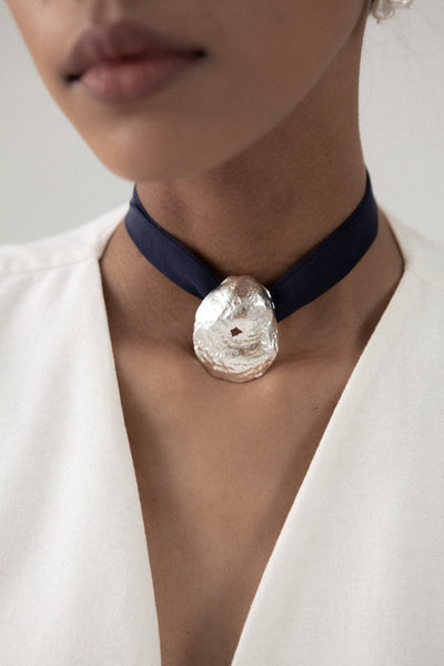 THE SEER SILVER SHELL SILK NECKLACE