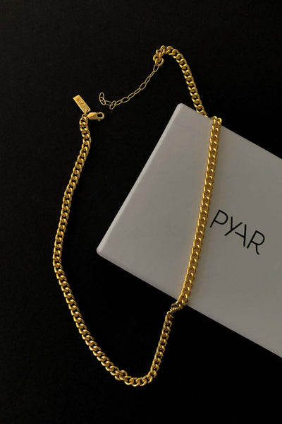 GOLD CURB CHAIN NECKLACE