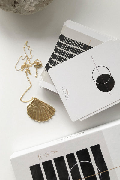 LOVE SHELL NECKLACE AND INNER COMPASS CARDS SET