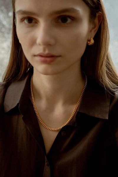 GOLD CURB CHAIN NECKLACE