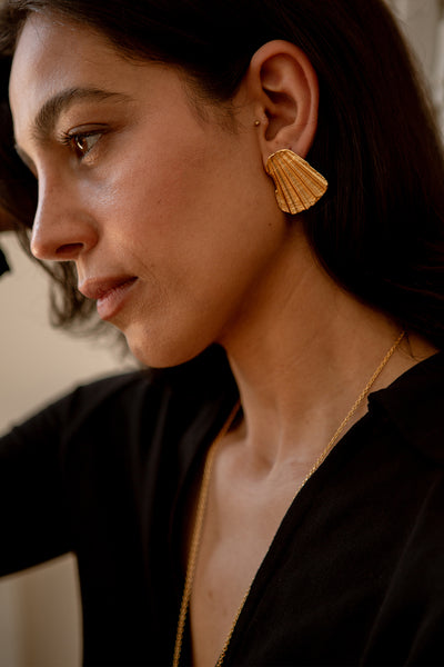 GOLD BE SHELL EARRINGS