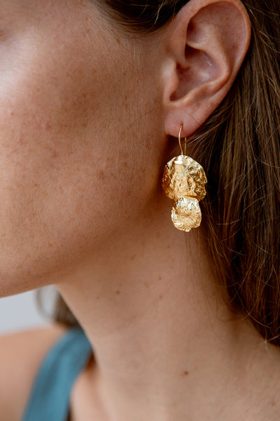 GOLD PEACE SHELL EARRINGS