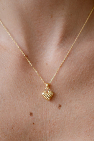 PETITE GOLD WAVY HEART NECKLACE