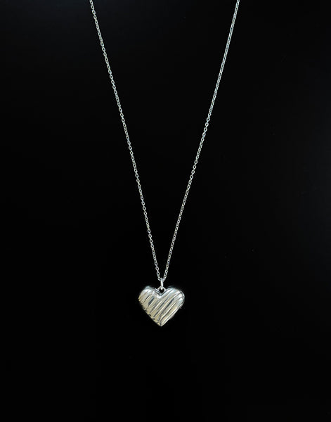 SILVER JUMBO WAVY HEART LOCKET NECKLACE