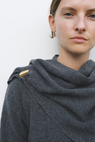 THE SEEKER SHELL BROOCH GOLD