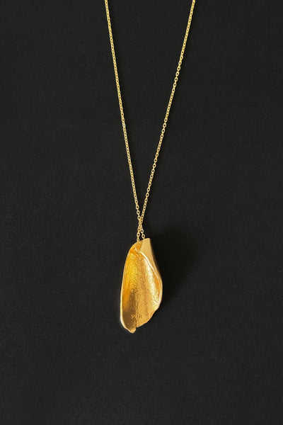 THE SEEKER SHELL LONG NECKLACE GOLD