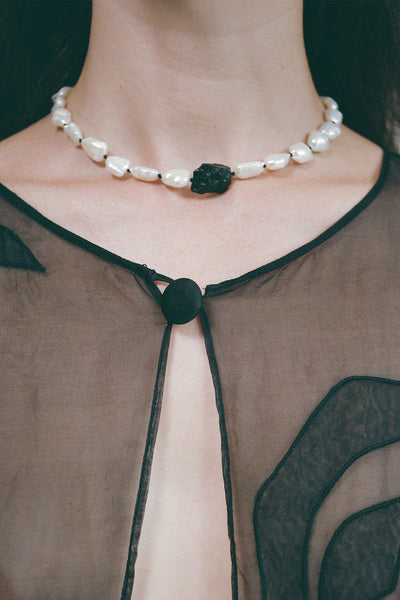 OBSIDIAN PEARL NECKLACE