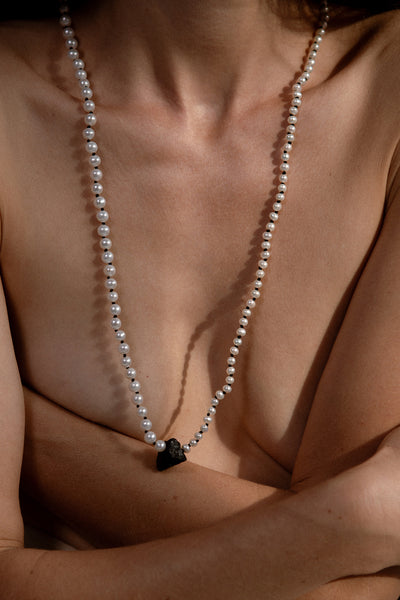 OBSIDIAN PEARL LONG NECKLACE