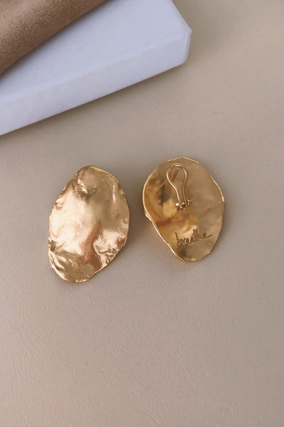 GOLD BREATHE SHELL EARRINGS