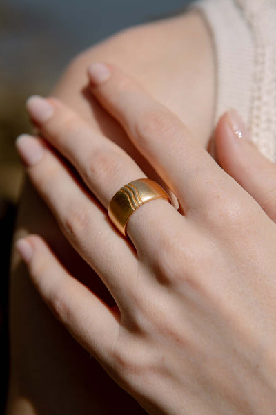 GOLD WAVY CIGAR RING